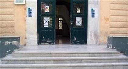 Μαχαίρωσαν γραμματέα ανακρίτριας στην Ευελπίδων