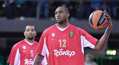 Εξάρθρωση ώμου ο Σίμονς