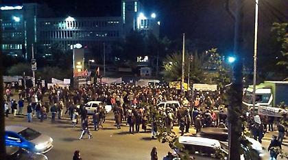 Επεισόδια και χημικά στην ΕΡΤ, ένταση και στη Βουλή