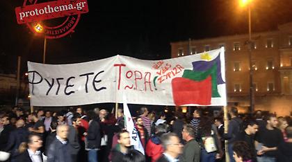 Σε εξέλιξη η συγκέντρωση του ΣΥΡΙΖΑ στο Σύνταγμα