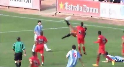 Τερματοφύλακας βάζει γκολ. Στις καθυστερήσεις. Με ψαλιδάκι… (video)