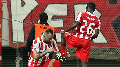 Τζόελ κερνά, Κάμπελ πίνει