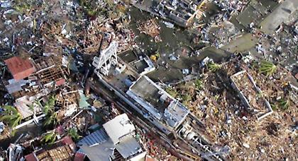 Στις 10.000 οι νεκροί στις Φιλιππίνες