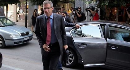 Διπλό ραντεβού Στουρνάρα-τρόικας