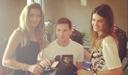 Όταν η «Μπάρτσα» συνάντησε δύο σούπερ μόντελ (video)