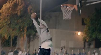 Ποιος τα βάζει με τον θείο Ντρου; (videos)