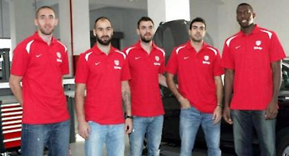 Οι «ερυθρόλευκοι» μαθαίνουν να επισκευάζουν αυτοκίνητα (video)