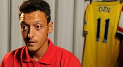 Η πρώην και η… νυν του Εζίλ (pics)