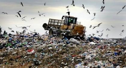 Πολιτικοί – σκουπίδια έκαναν την Ελλάδα χωματερή