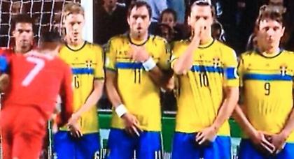 Τι έκανε ο Ζλάταν όταν ο Κριστιάνο χτύπησε φάουλ; (video)