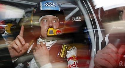 Συνεχίζει στην κορυφή