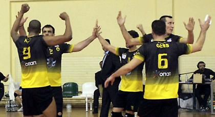 Με κάτω τα χέρια η ΑΕΚ…