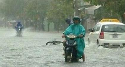 Τουλάχιστον 22 νεκροί και 70.000 εκτοπισμένοι στο Βιετνάμ