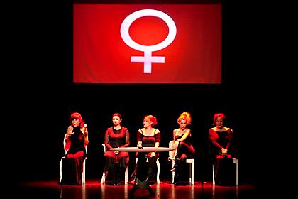 Γάμοι, Κηδείες και δεν έχω τίποτα να φορέσω, στο... Αίγιο