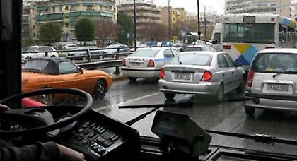 Μποτιλιαρισμένοι δρόμοι στην Αθήνα λόγω βροχής