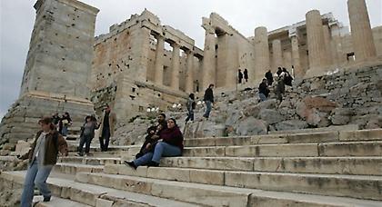 Reuters: Ρεκόρ τουριστών το 2014 θα βοηθήσει την Ελλάδα να βγει από την ύφεση