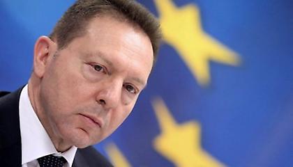 Στουρνάρας και τρόικα αποφασίζουν για το μέλλον χιλιάδων οικογενειών