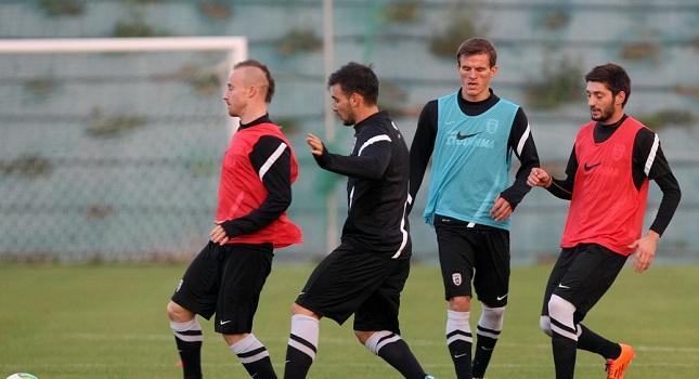 Χωρίς απουσίες, αλλά με «μπράβο» και… καζούρα