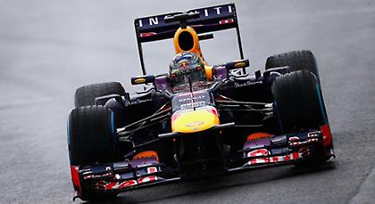 Φέτελ και στη βροχή!