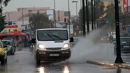 Κλειστή η Πειραιώς λόγω συσσώρευσης υδάτων
