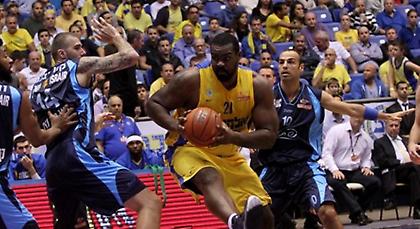 Νίκη υπό το βλέμμα του Παπαλουκά για Μακάμπι