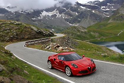Η σούπερ Alfa Romeo 4C κερδίζει το «Auto Trophy 2013»