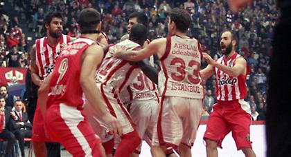 Από τον παράδεισο στο… ξύλο