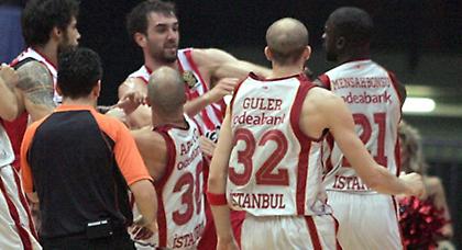 Μπουνιές στο ΣΕΦ! (pics/video)