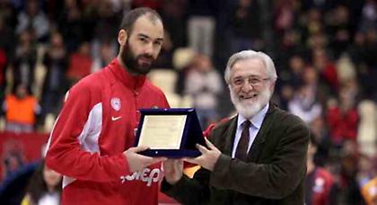 Ύμνοι για τον περήφανο Σπανούλη