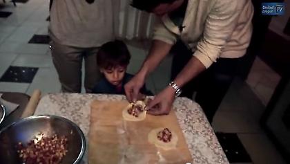 Ο Ζήσης μαγειρεύει στη Ρωσία (video)