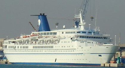 Σε εξέλιξη η φωτιά σε κρουαζιερόπλοιο στα ναυπηγεία Χαλκίδας