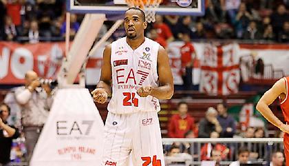 Χάνει Σάμιουελς η Αρμάνι