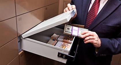 Εφοριακοί έκρυβαν... Porsche, εμβάσματα και πανάκριβα ακίνητα