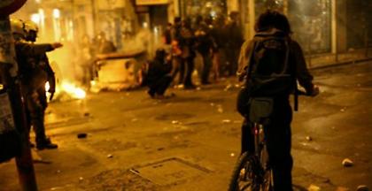 Επτά συλλήψεις μετά τα επεισόδια στα Εξάρχεια