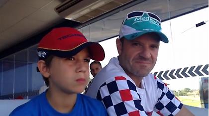 O Ρούμπενς Μπαρικέλο μαζί με το γιo του (video)