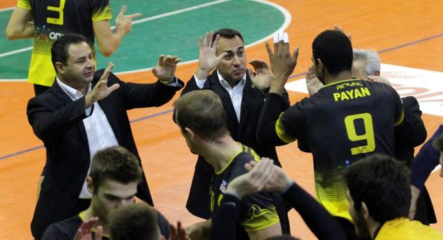 Καταγγέλλει διαιτητές και Κουρνέτα η ΑΕΚ