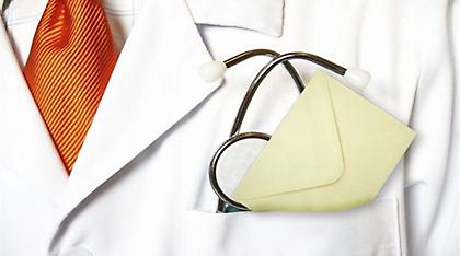 Συνελήφθη πανεπιστημιακός γιατρός για «φακελάκι»