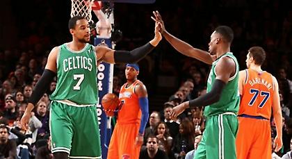 Διασυρμός από Σέλτικς και αποδοκιμασίες για Νικς