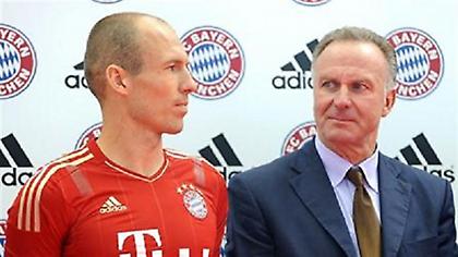 Ρουμενίγκε: «Επεκτείνουμε το συμβόλαιο του Ρόμπεν»