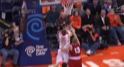 «Δολοφονικό» φάουλ σε αγώνα μπάσκετ (Video)