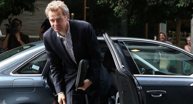 Άγριο παζάρι με την τρόικα για όλα