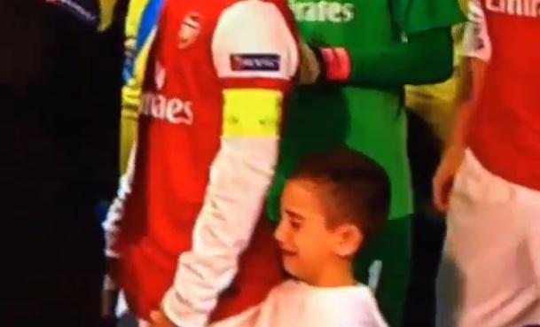 Πλάνταξε στο κλάμα ο μικρός (video)