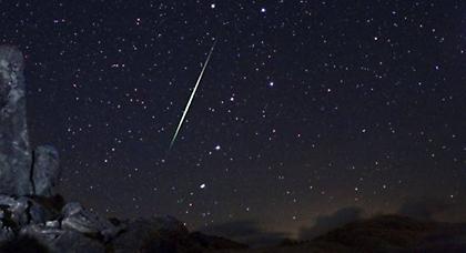 Ξημερώματα Σαββάτου η τελευταία «βροχή» αστεριών του 2013