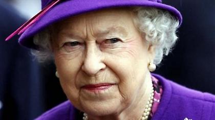 Βρετανία: Έξαλλη η βασίλισσα Ελισάβετ με φρουρούς που της έκλεβαν... φιστίκια