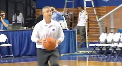 Προπονητής το βάζει από το κέντρο (Video)