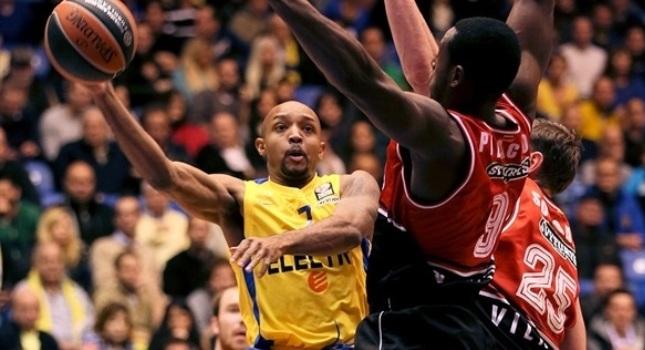 Στο χέρι της η πρωτιά!