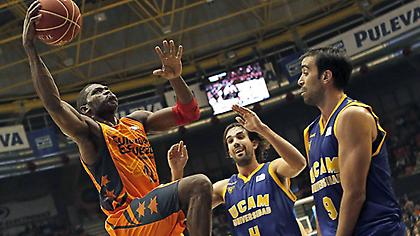 Στενός κορσές η Βαλένθια, ήττα για Μάλαγα