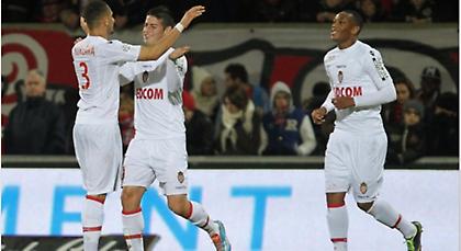 Λάμπει… δια της απουσίας του