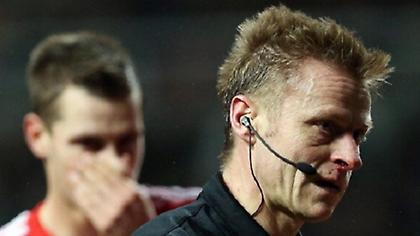 Μπουνιά σε διαιτητή στην Premiership (video)