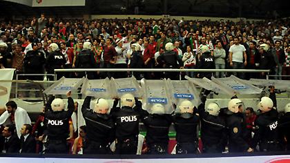 Η Σμύρνη «φλέγεται» (video)